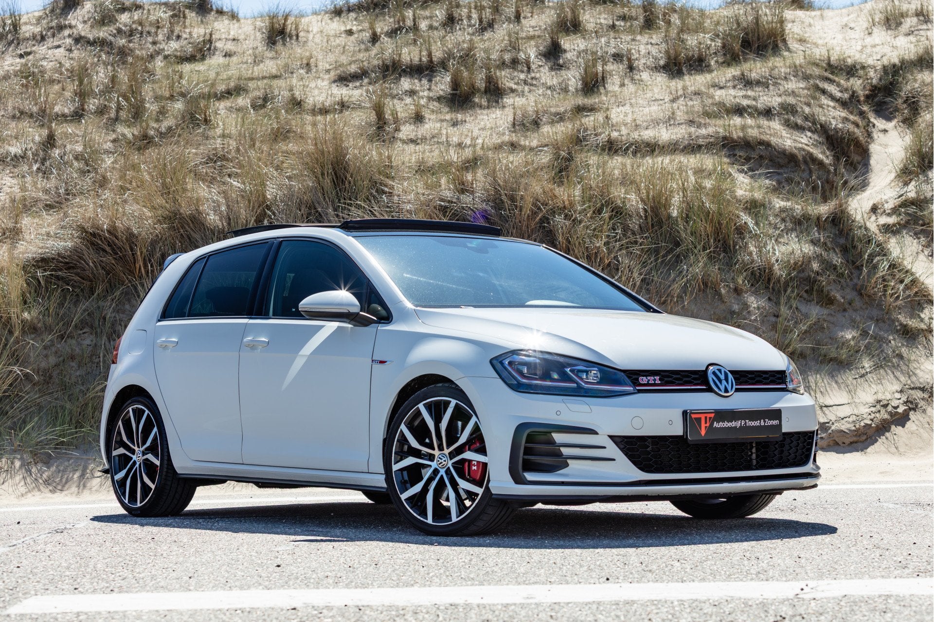 Volkswagen Golf 2.0 TSI GTI Performance Panoramadak/Adaptive, Stof, Gebruikt, 4 cilinders, Wit
