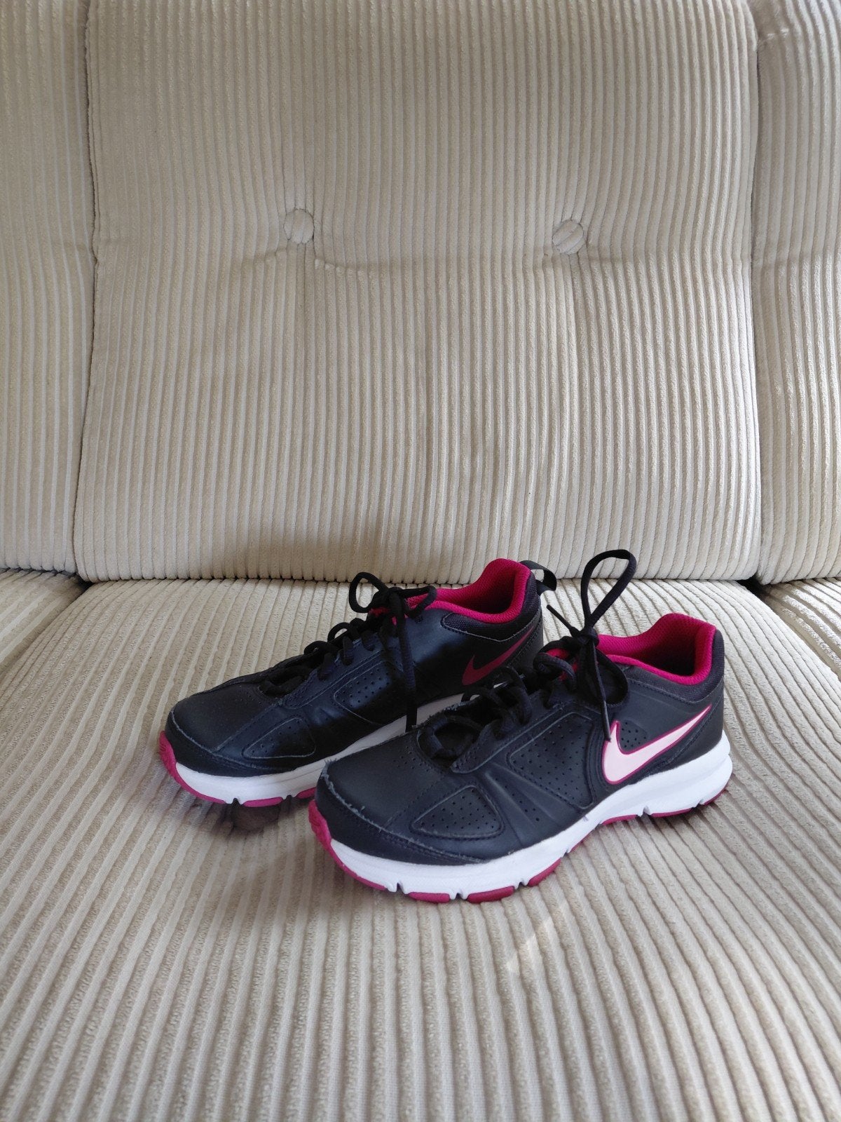 als nw NIKE T-LITE XL woman fitness schoenen mt 37.5, Nike, Overige typen, Ophalen of Verzenden, Zo goed als nieuw