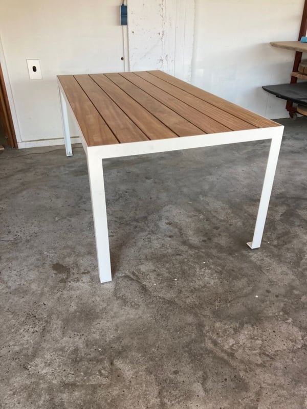Oerdegerlijke tuintafel van harthout en gepoedercoat staal, Huis en Inrichting, Tafels | Eettafels, Ophalen, 50 tot 100 cm, Rechthoekig