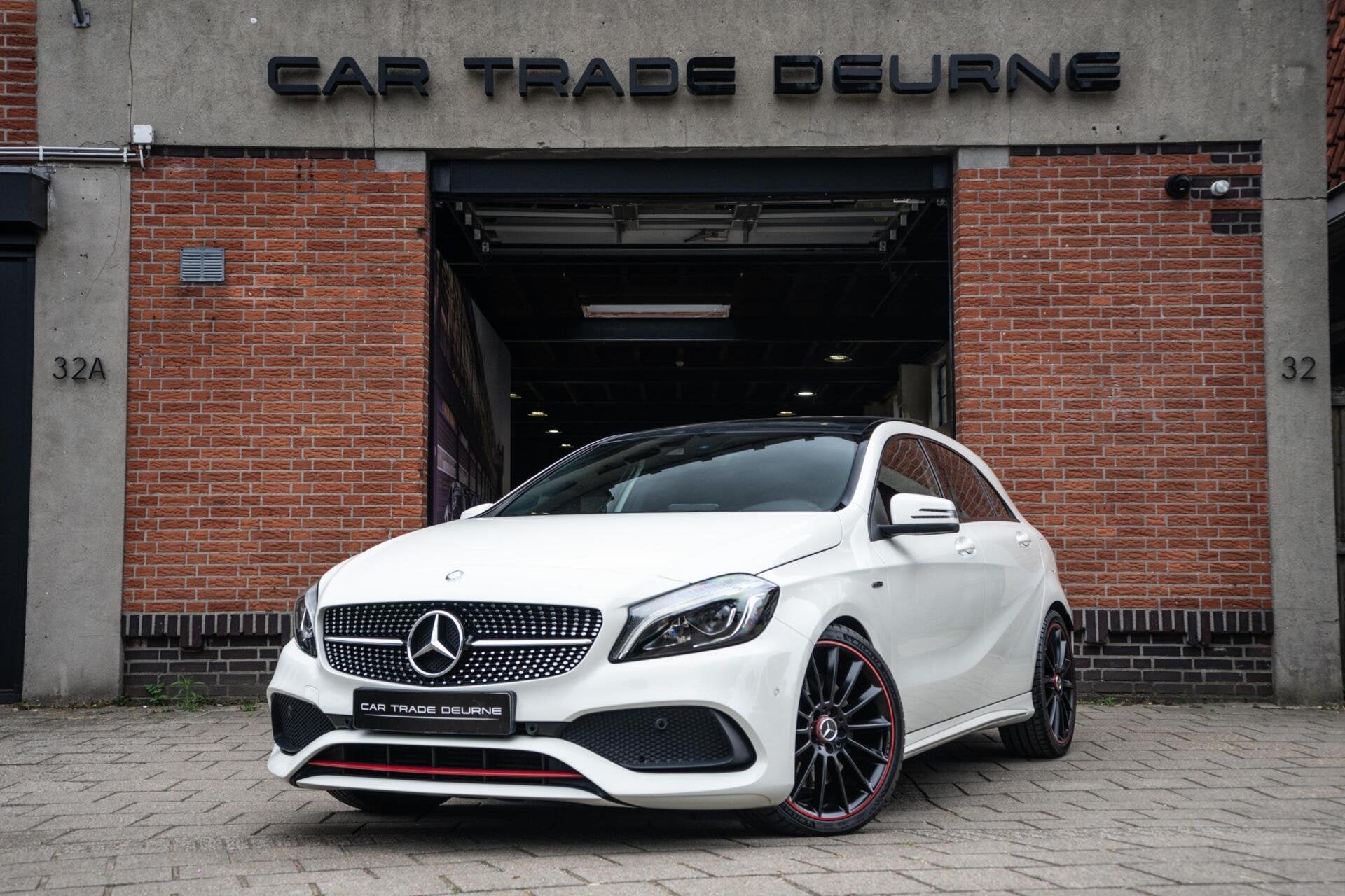 Mercedes A-klasse 250 AMG 4MATIC Pano / Memory / Camera, Auto's, 15 km/l, Gebruikt, 4 cilinders, Wit