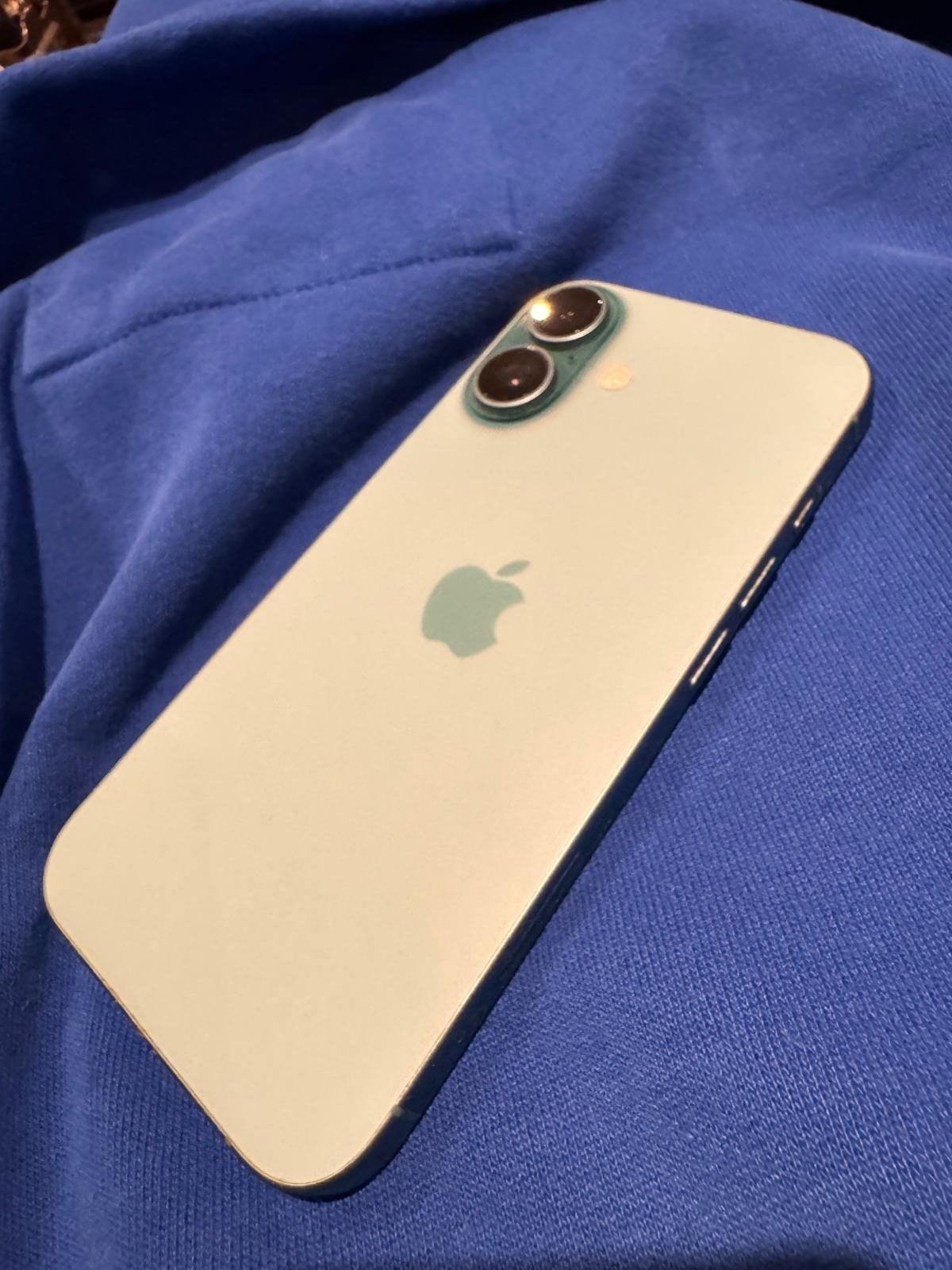 Zo goed als nieuwe iPhone 16- 128 GB - Groen, 128 GB, Zo goed als nieuw, Zonder simlock, Zonder abonnement