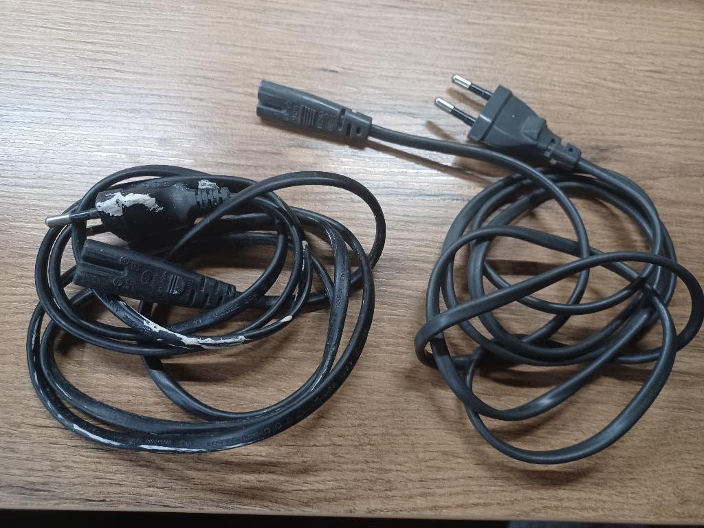 2 stuks C7 netsnoer, Ophalen of Verzenden, Gebruikt, Minder dan 2 meter, Overige kabels