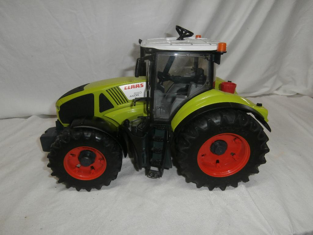 Bruder Claas 850 Axion trekker, Ophalen, Zo goed als nieuw