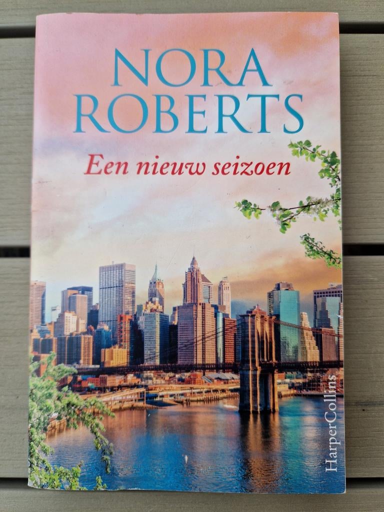 Nora Roberts - Een nieuw seizoen (HarperCollins), Boeken, Ophalen of Verzenden, Zo goed als nieuw, Nora Roberts, Nederland