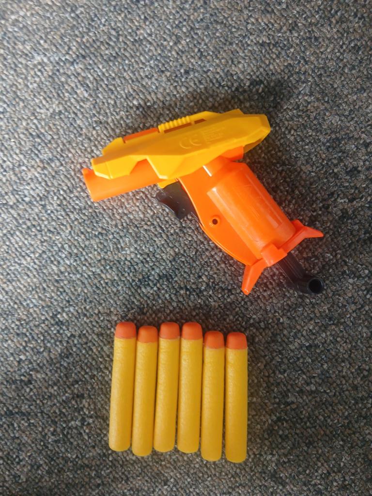 Nerf pistool met 6 nerfpijlen., Ophalen of Verzenden, Zo goed als nieuw, Jongen of Meisje