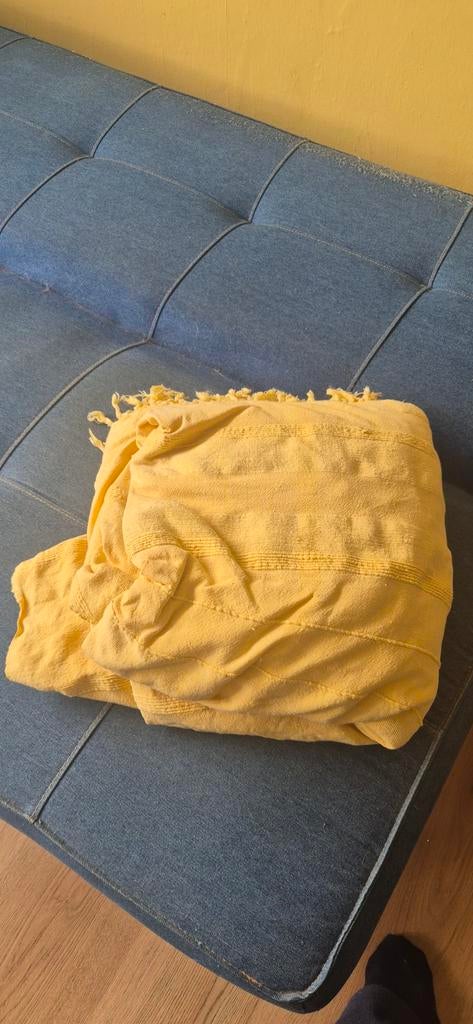 Bedbank met grijze overtrek en gele deken, Ophalen, Gebruikt, Eenpersoons, 120 cm