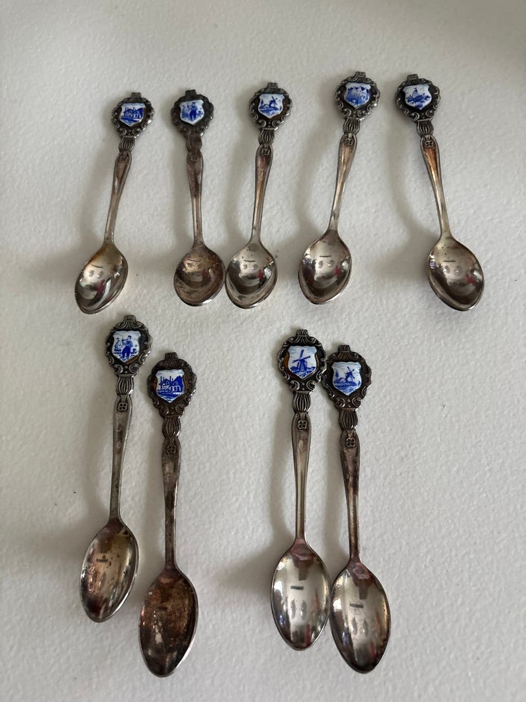 Set van 9 vintage Nederlandse souvenirlepeltjes, Antiek en Kunst, Antiek | Bestek, Ophalen of Verzenden