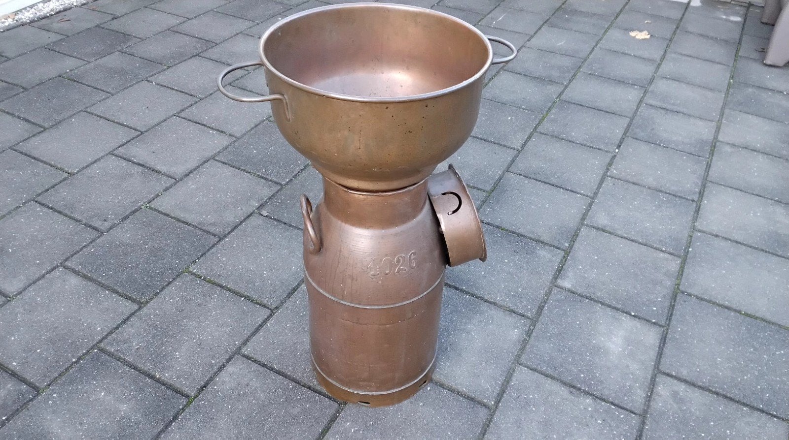 Verkoperde melkbus met teems, Ophalen