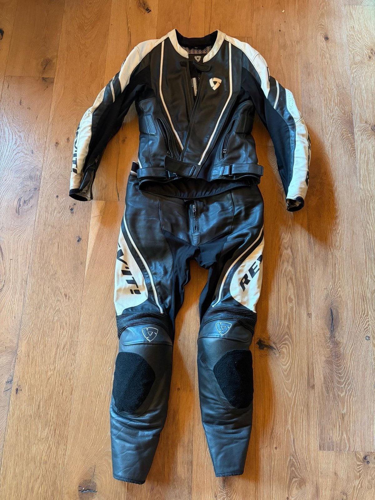 REV'IT! Motorpak Leer Zwart/Wit Maat 52, helm en schoenen 45, Motoren, Ophalen of Verzenden, Tweedehands, Heren, Combipak