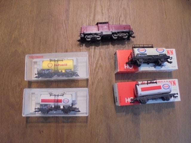 Fleischmann H0 DB 212 + 4 tankwagons, Gelijkstroom, Fleischmann, Ophalen of Verzenden, Analoog
