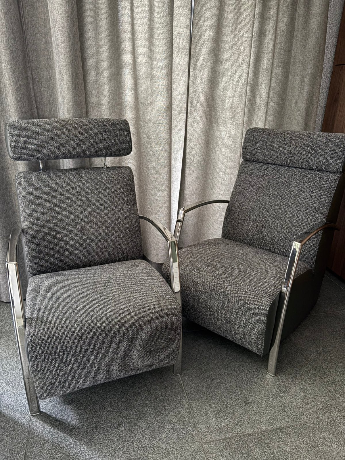 1 of 2 luxe moderne Montel fauteuils met extra hoofdsteun, Huis en Inrichting, Ophalen, Leer, 75 tot 100 cm, Zo goed als nieuw