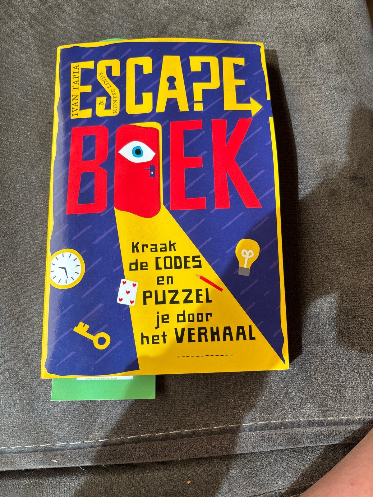 Escape boek, kraak de codes en puzzel je door het verhaal, Boeken, Kinderboeken | Jeugd | 10 tot 12 jaar, Ophalen, Zo goed als nieuw