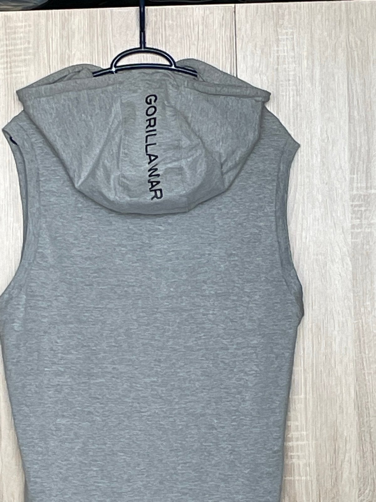 Gorilla Wear mouwloze hoodie - Grijs - Maat L, Kleding | Heren, Sportkleding, Maat 52/54 (L), Fitness, Ophalen of Verzenden, Zo goed als nieuw