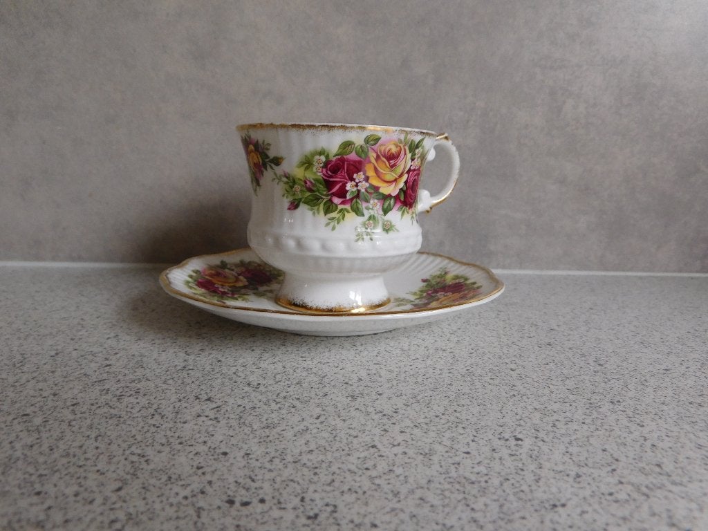 Kop en schotel Fine Bone China Heer English Rose Elizabethan, Ophalen of Verzenden, Zo goed als nieuw, Porselein, Kop en/of schotel