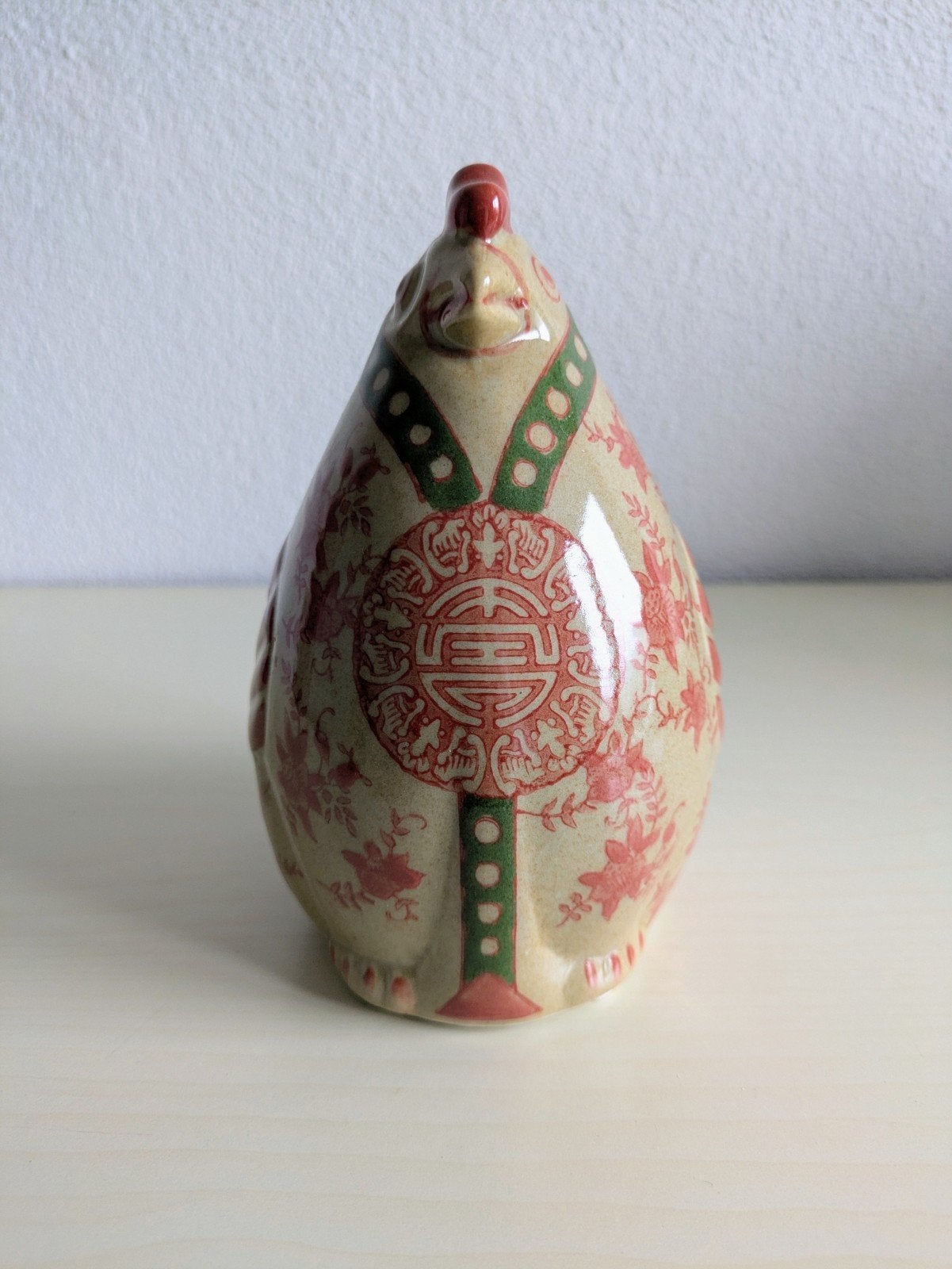 Keramische kip met bloemmotief en Chinese symbolen, Ophalen of Verzenden