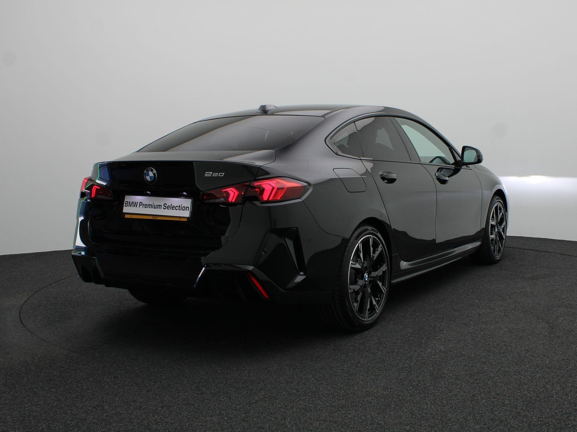 BMW 2 Serie Gran Coupé 220 M Sportpakket | Driving Assistan, Met garantie (alle), Zwart, Origineel Nederlands, Bedrijf