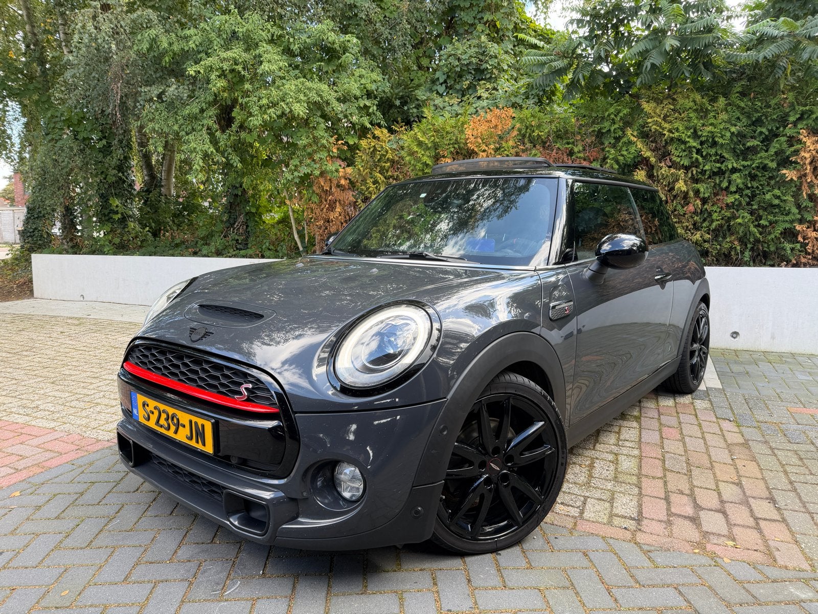 Mini cooper s  REMUS uitlaat, 1998 cc, 4 stoelen, 49 €/maand, Leder