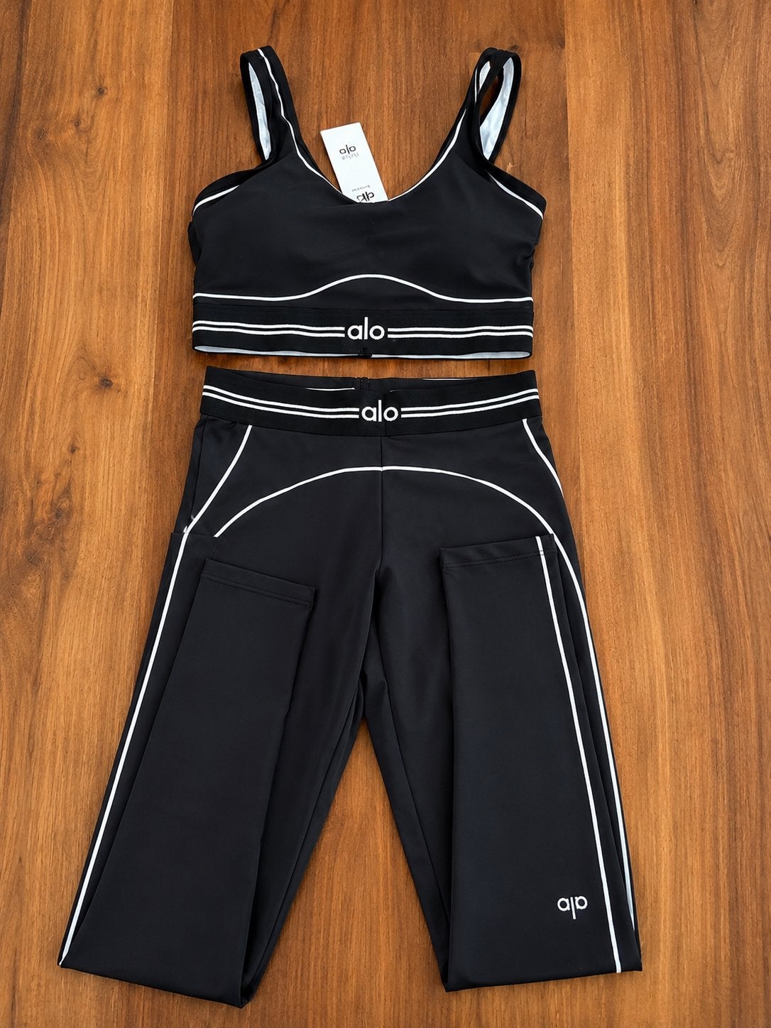 Alo Yoga set (s), Kleding | Dames, Sportkleding, Ophalen of Verzenden, Nieuw