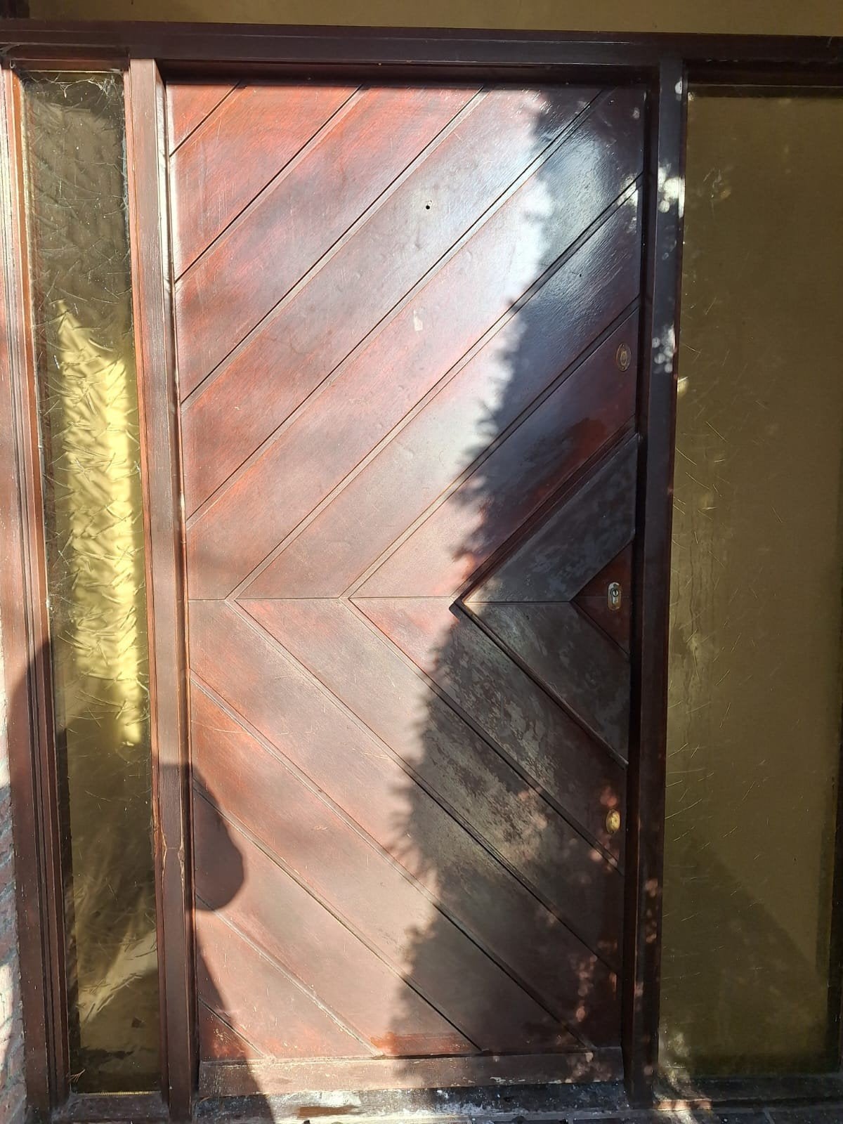 Zeer degelijke en massief hardhouten voordeur, Ophalen, Gebruikt, Buitendeur, 200 tot 215 cm