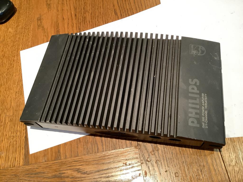 Niet-werkende versterker met uitstekende radiator voor DIY, Ophalen of Verzenden, Gebruikt