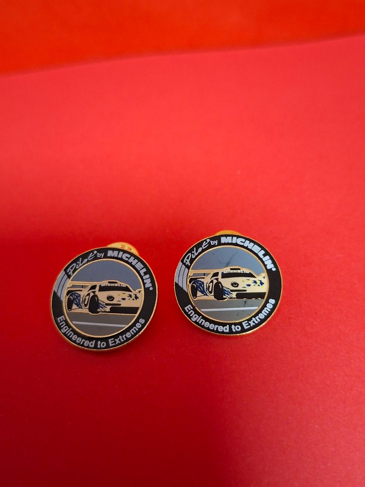 2 PINS PORSCHE RACE  CAR, Ophalen of Verzenden, Zo goed als nieuw, Transport
