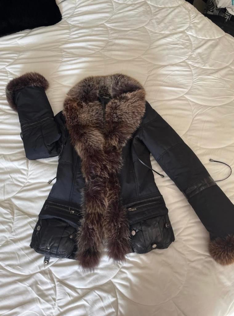 Zwarte Froccella winterjas met echt bont, Kleding | Dames, Ophalen of Verzenden, Gedragen, Zwart