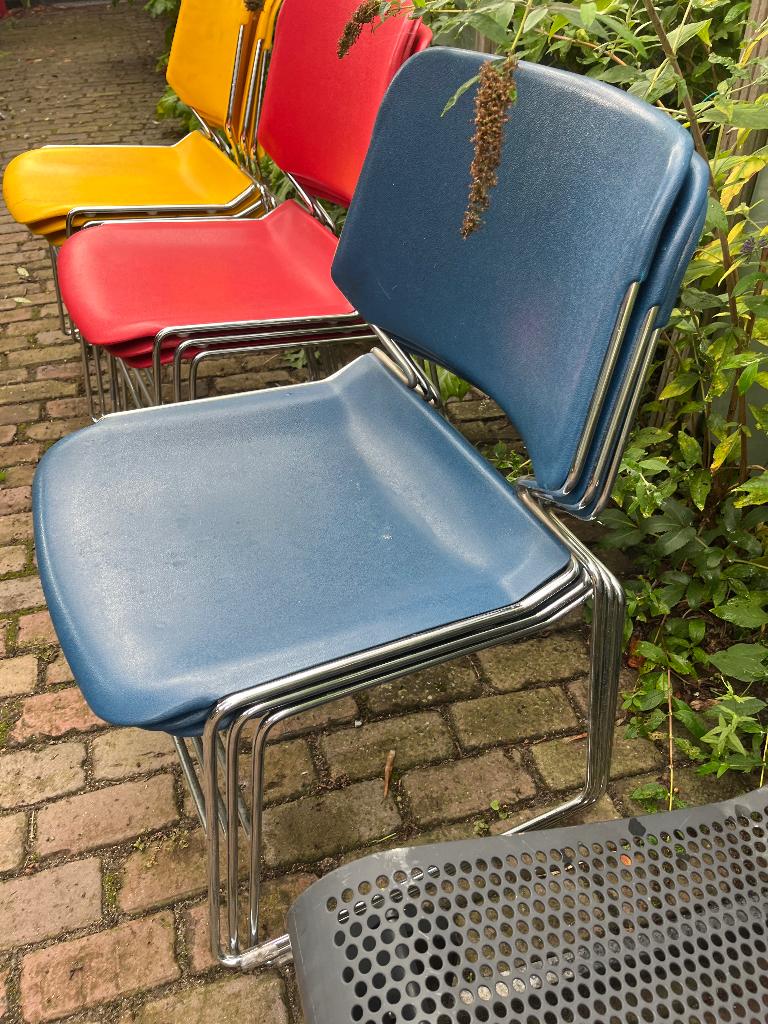 9x Matrix Krueger stapelstoelen 3x3, Ophalen, Gebruikt, Overige kleuren, Industrieel Stapelstoelen Modern Tijdloos