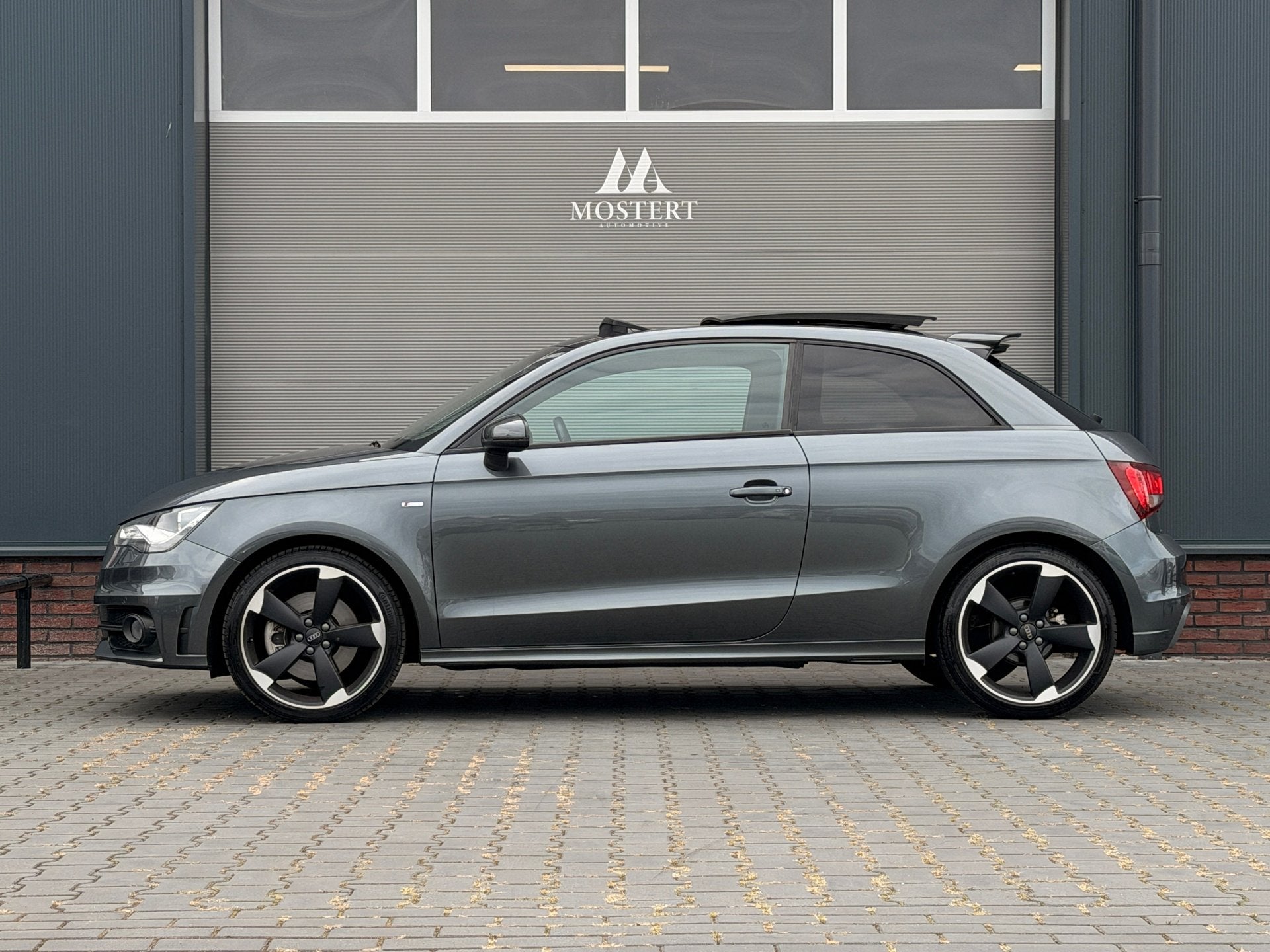 Audi A1 1.4 TFSI/185pk Pro S line|Automaat|Kuipstoel|Pano|2x, Auto's, Audi, Euro 5, Zwart, 4 cilinders, 1165 kg