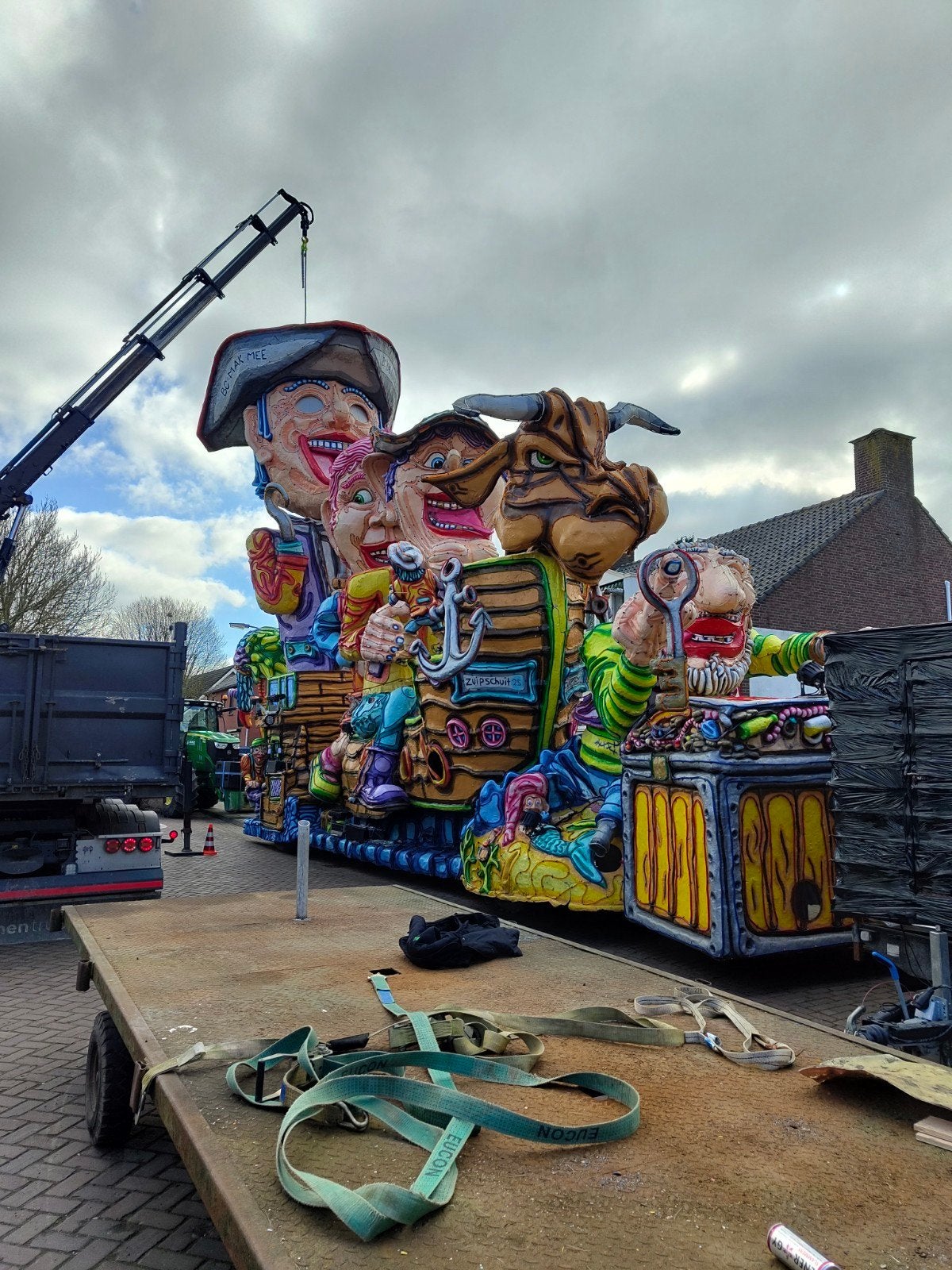 Carnavalswagen Polyester met 9 Bewegende Delen, Ophalen