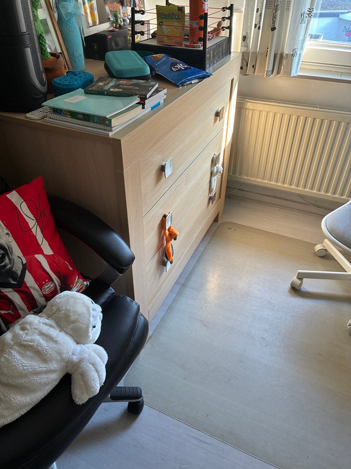 Dressoir en baby ledikant, in hoogte verstelbaar