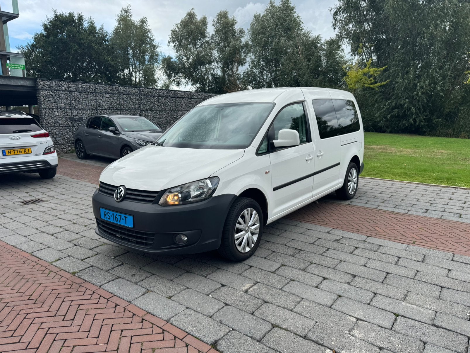 Taxiklaar 4+1 Rolstoel Volkswagen CaddyMax 2011 Wit 1.6 TDI, Auto's, Volkswagen, Euro 5, 4 cilinders, Wit, 102 pk