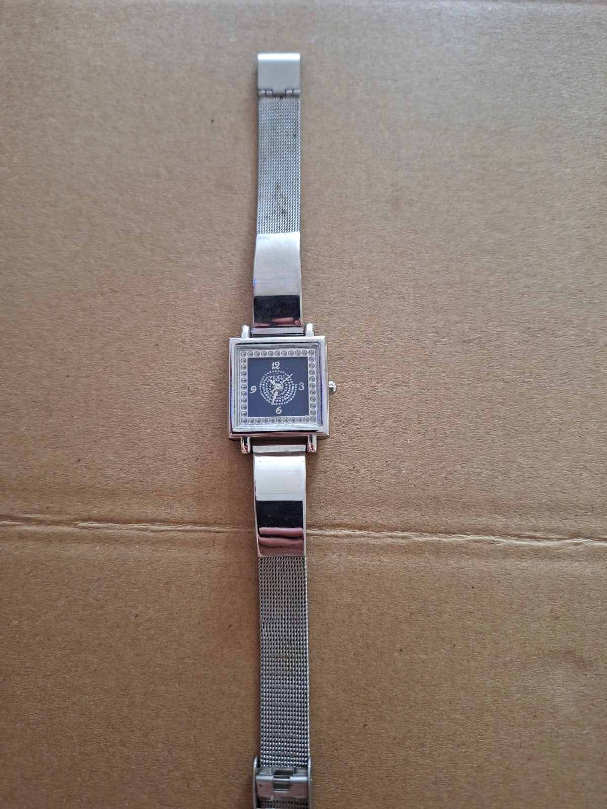 Vrouwenhorloge met strass steentjes, Overige merken, Staal, Gebruikt, Staal