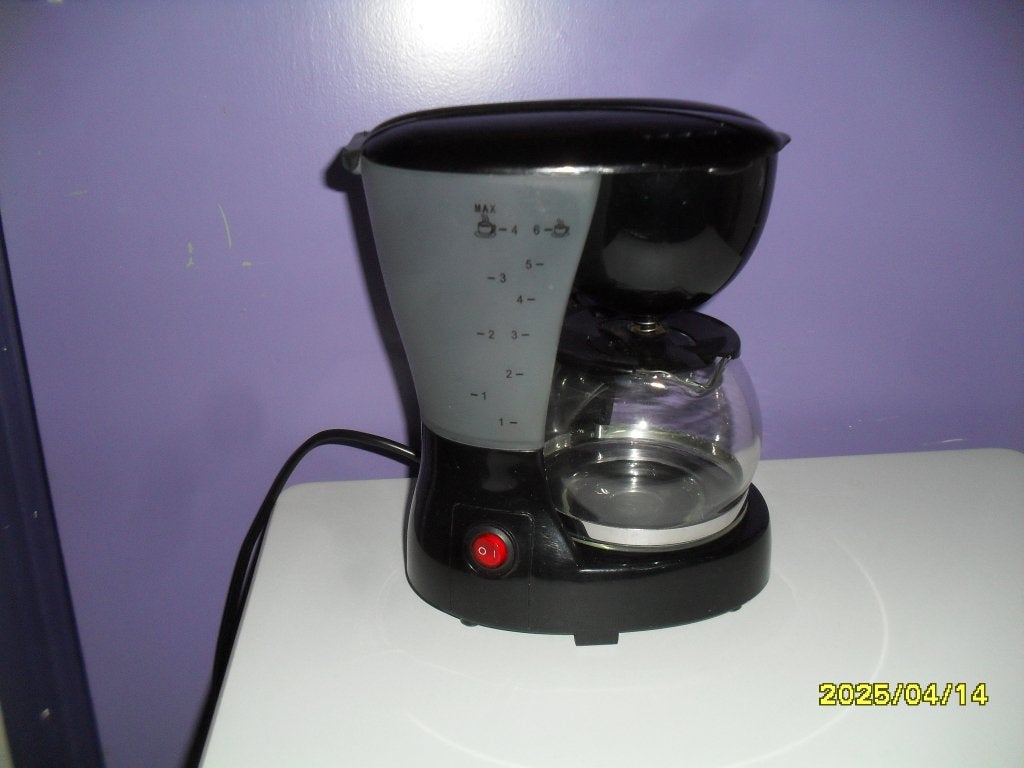 Klein Koffiezetapparaat voor maximaal 6 kopjes/3 bekers, Koffiemachine, Gemalen koffie, Ophalen of Verzenden, Zo goed als nieuw