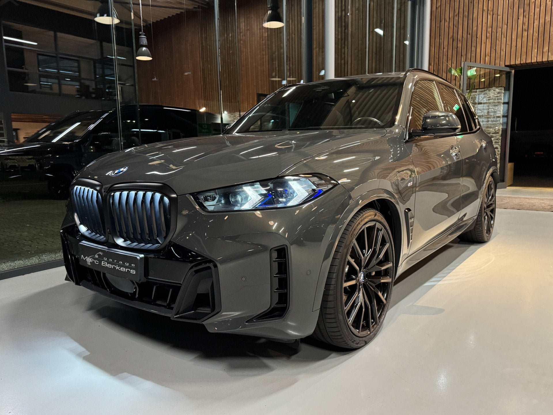 BMW X5 xDrive50e M-Sport Pro, Pano, HUD, Dravitgrau, Auto's, Dealer onderhouden, Gebruikt, 2395 kg, Plug-in hybride