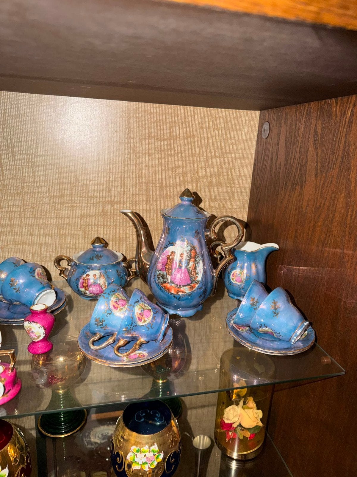 blauw sier servies, Ophalen