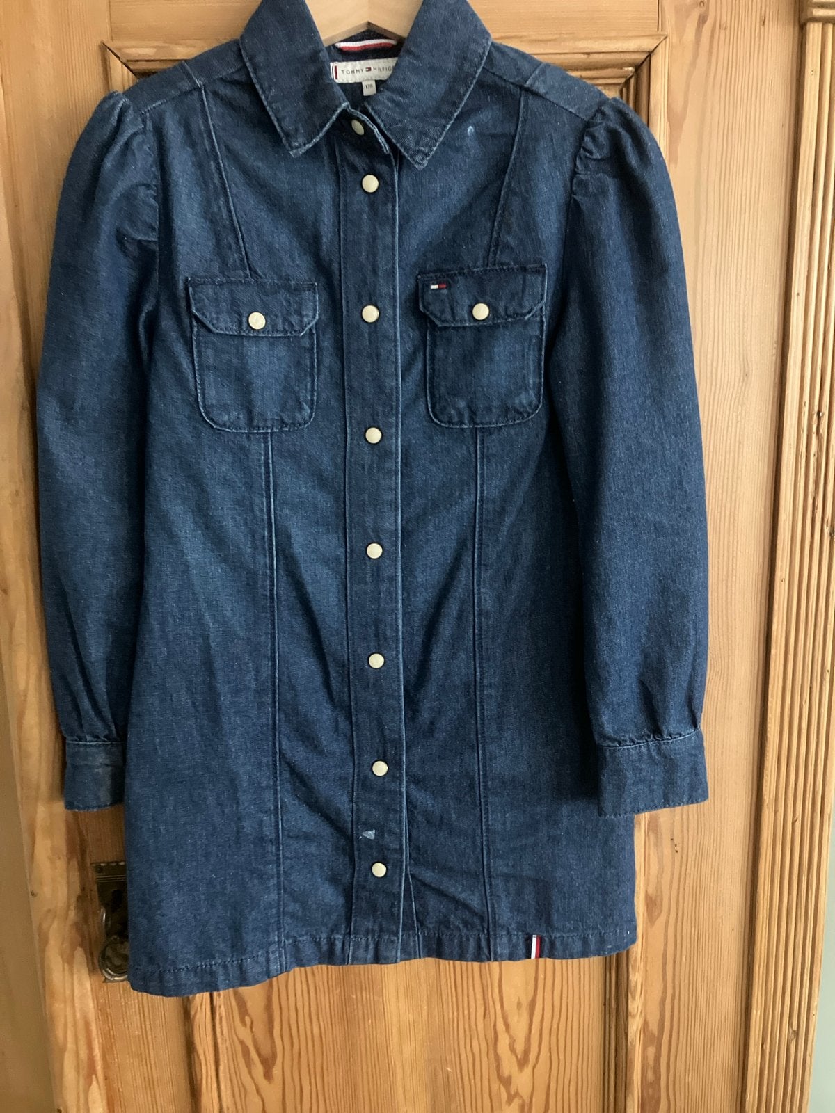 Tommy Hilfiger spijkerjurk maat 128, Kinderen en Baby's, Ophalen of Verzenden, Zo goed als nieuw, Meisje, Jurk of Rok