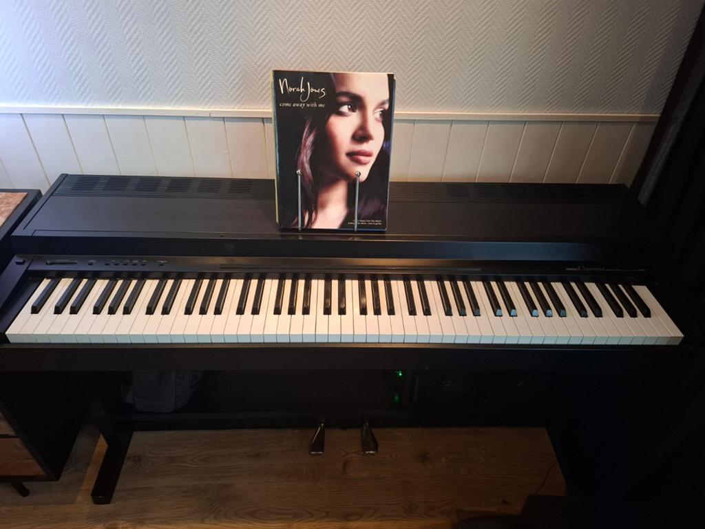 Yamaha Clavinova CLP-300 Digitale Piano, Muziek en Instrumenten, Ophalen, Gebruikt, Zwart, Digitaal