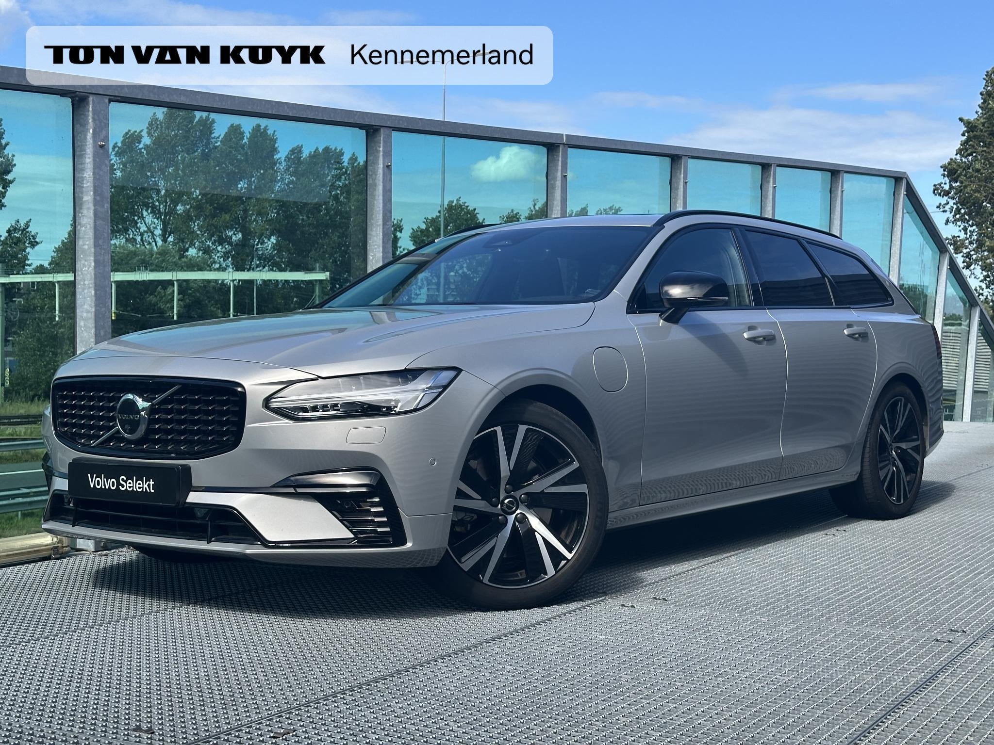 Volvo V90 2.0 T8 Plug-in hybrid AWD Ultimate Dark Volvo V90, Automaat, 4 cilinders, 1969 cc, 180 min