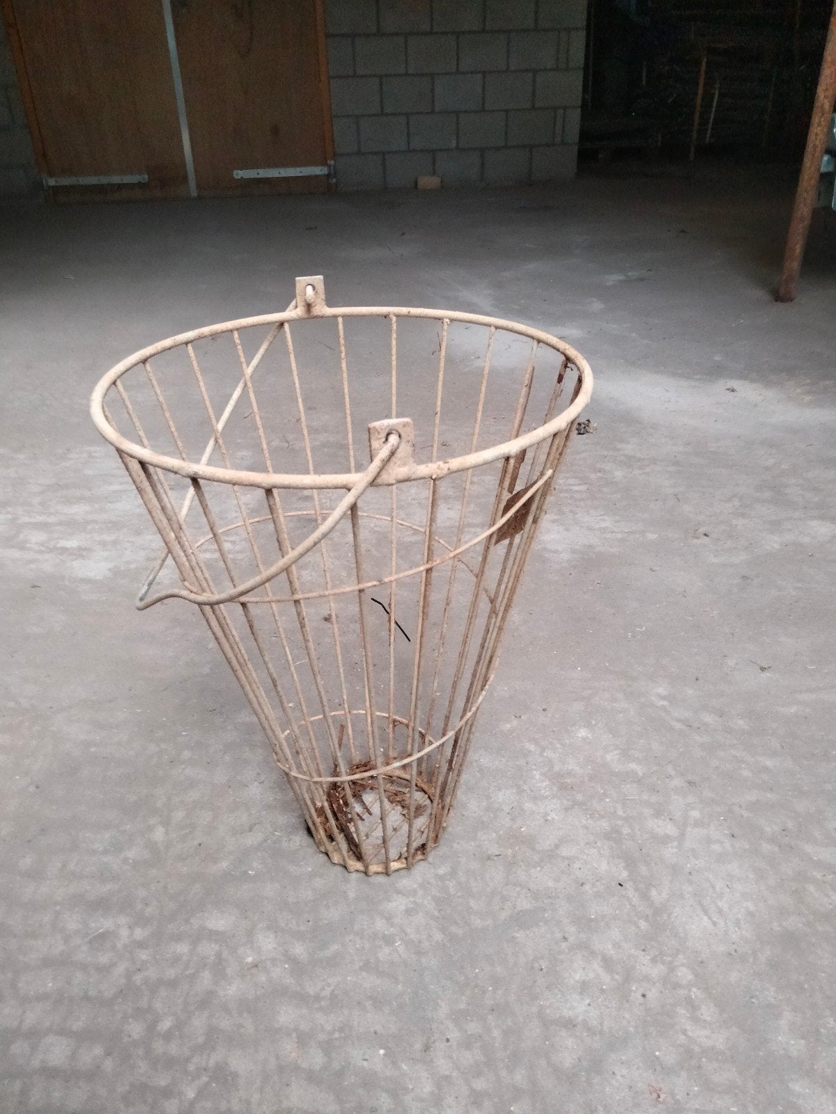 metalen hooi ruif/ mand, Ophalen