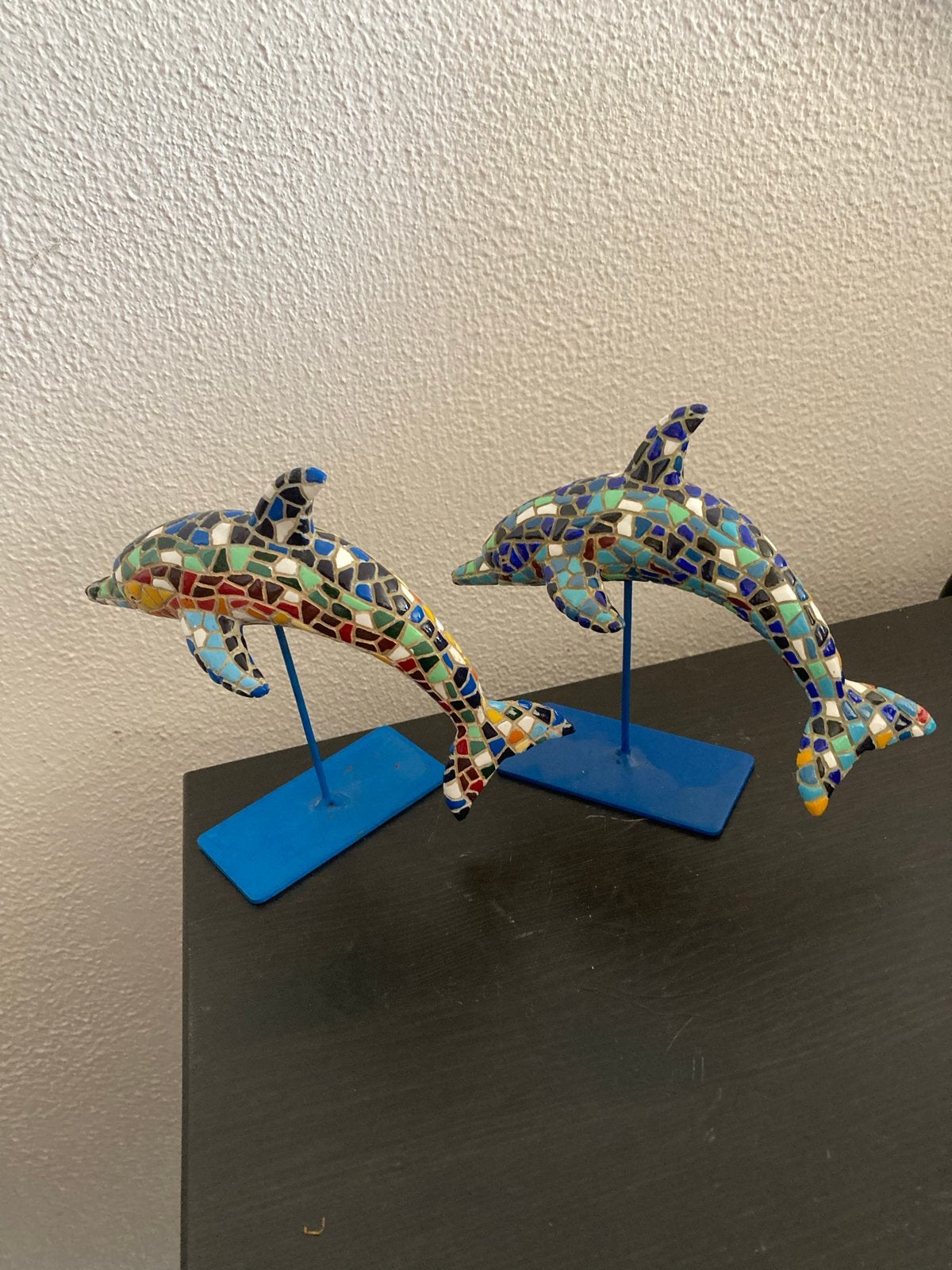 Dolfijnsculpturen mozaïek Gaudi stijl - Barcino Designs, Verzamelen, Beelden en Beeldjes, Ophalen of Verzenden, Gebruikt, Dier