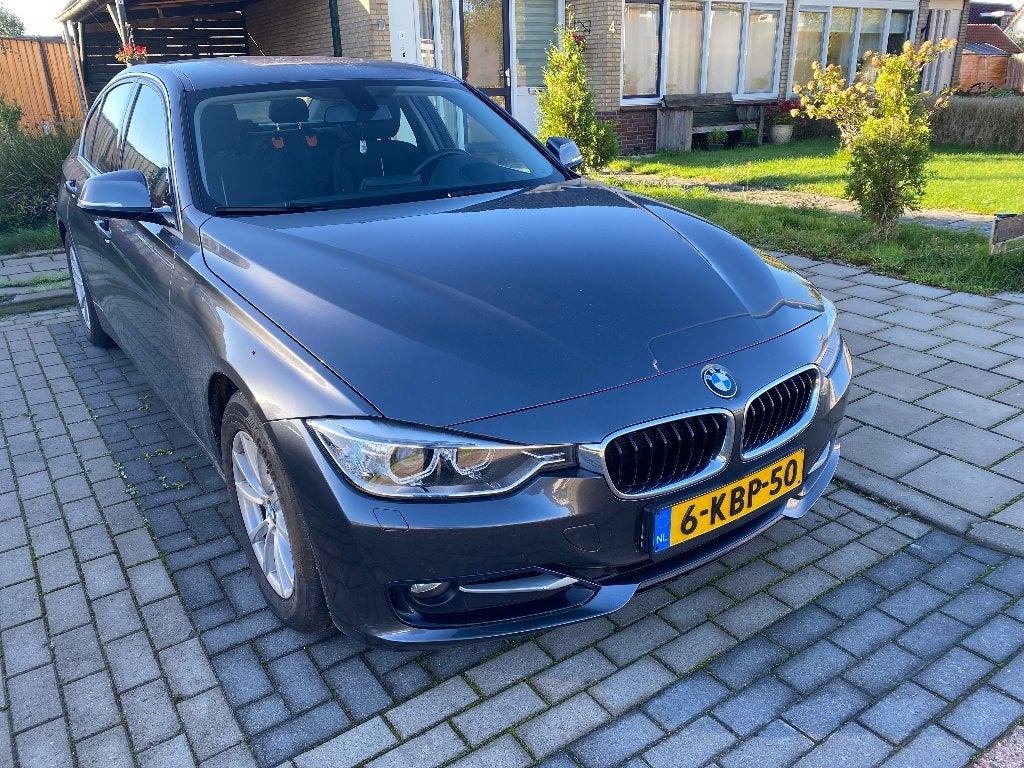 BMW 3-Serie 1.6 320I 125KW EDE 2013 Grijs, Euro 5, Zwart, 4 cilinders, 75 €/maand