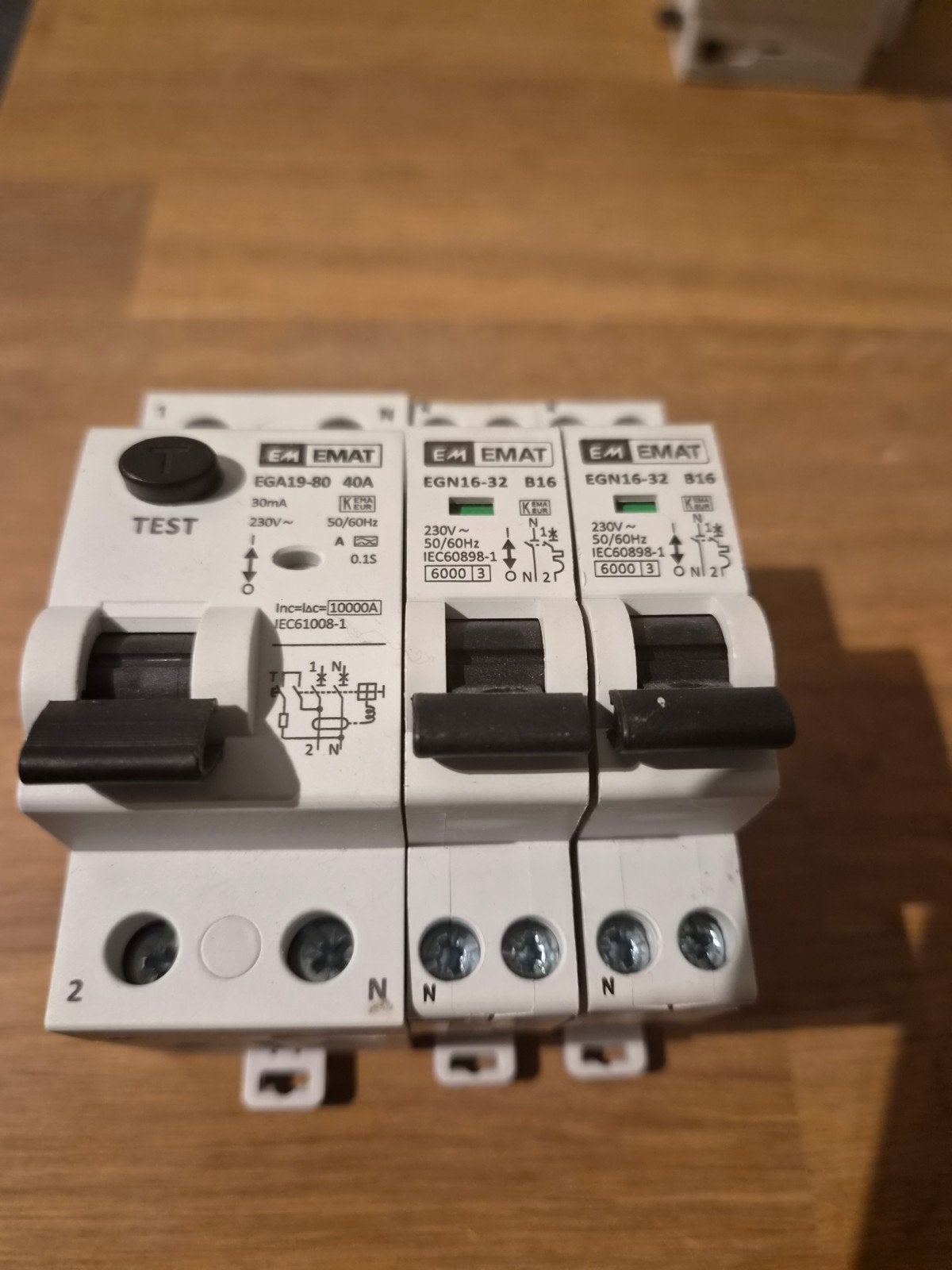 EMAT Aardlekschakelaar 40a 003 en automaten b16 2p, Ophalen of Verzenden, Gebruikt, Emat, Aardlekschakelaar