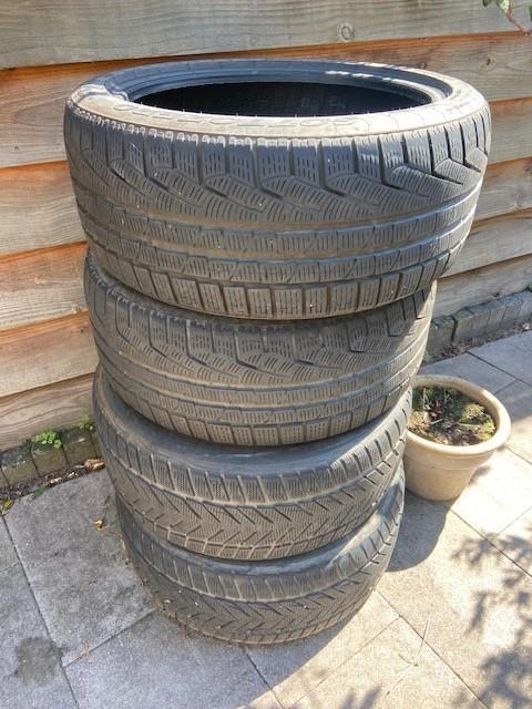 Winterbanden Pirelli 245/40 R18, Auto-onderdelen, Banden en Velgen, 18 inch, Band(en), Personenwagen, Gebruikt