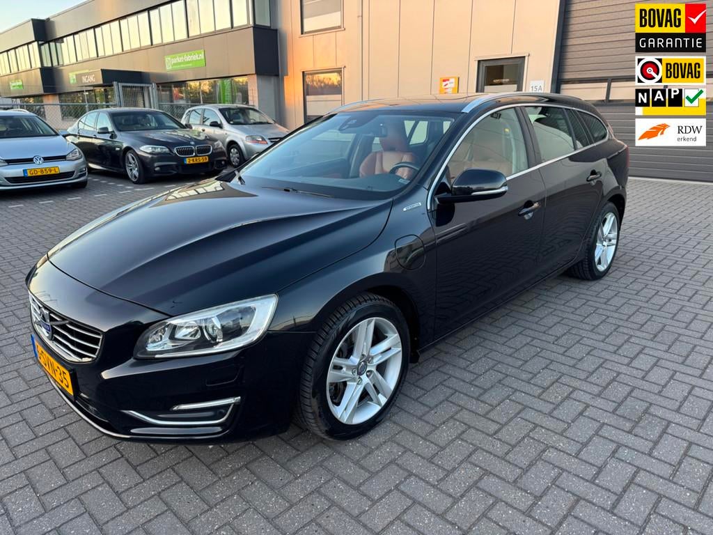 Volvo V60 2.4 D6 AWD Plug-In Hybrid Summum, Automaat, Verwarming stoelen achter, Zwart, Vierwielaandrijving