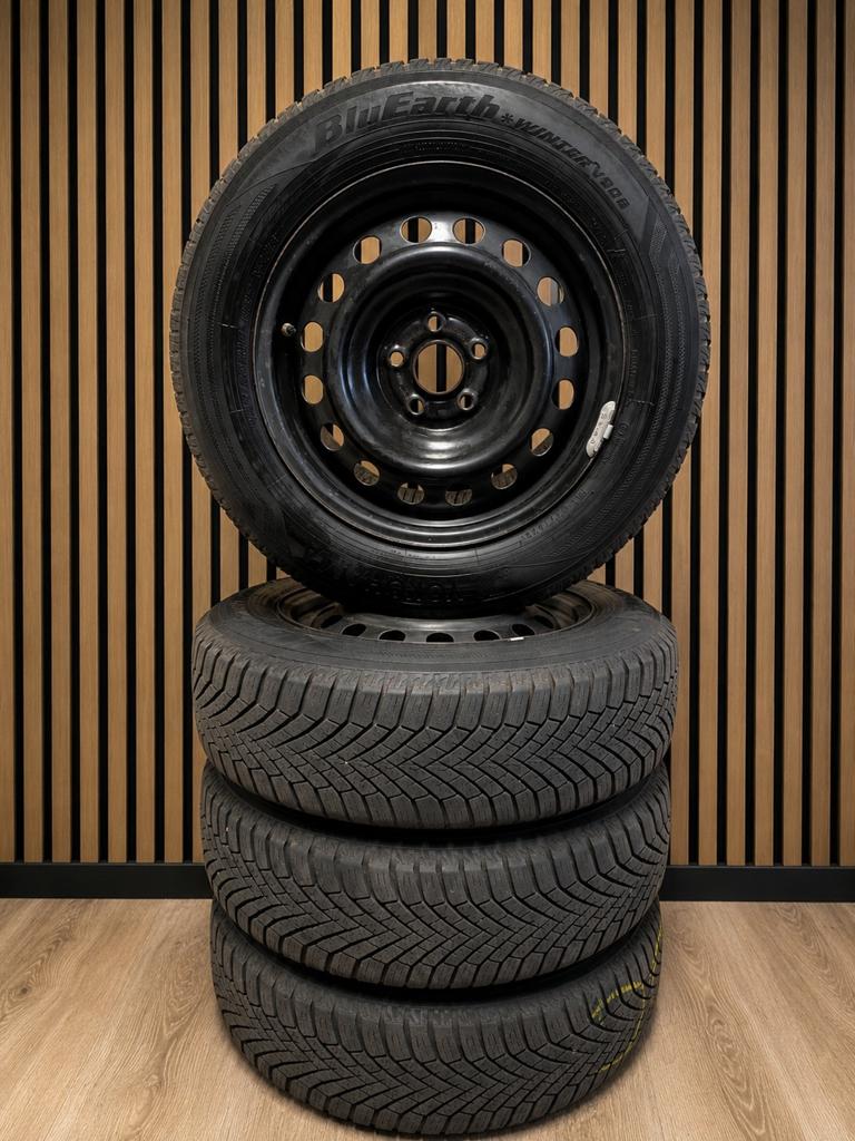Yaris Winterbanden op velgen en TPMS 2020+, Auto-onderdelen, Banden en Velgen, Ophalen, Gebruikt, 15 inch, Banden en Velgen