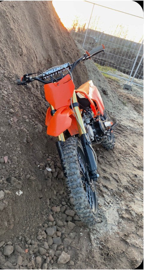 Crossmotor 125cc, Fietsen en Brommers, Brommers | Crossbrommers, 125 cc, Zo goed als nieuw, 4 versnellingen, Ophalen