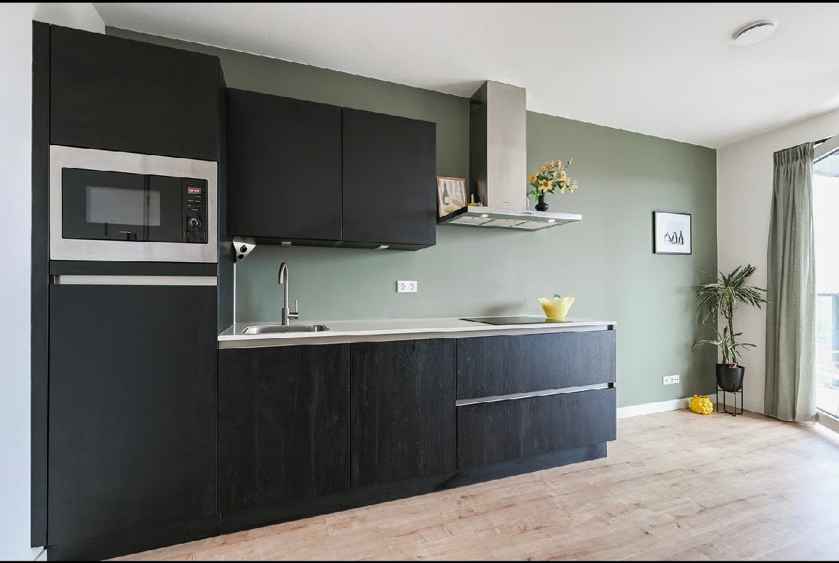 Moderne donkere keuken met inbouwapparatuur, Huis en Inrichting, Keuken | Complete keukens, Ophalen, Gebruikt, Zwart, Enkelwandige keuken