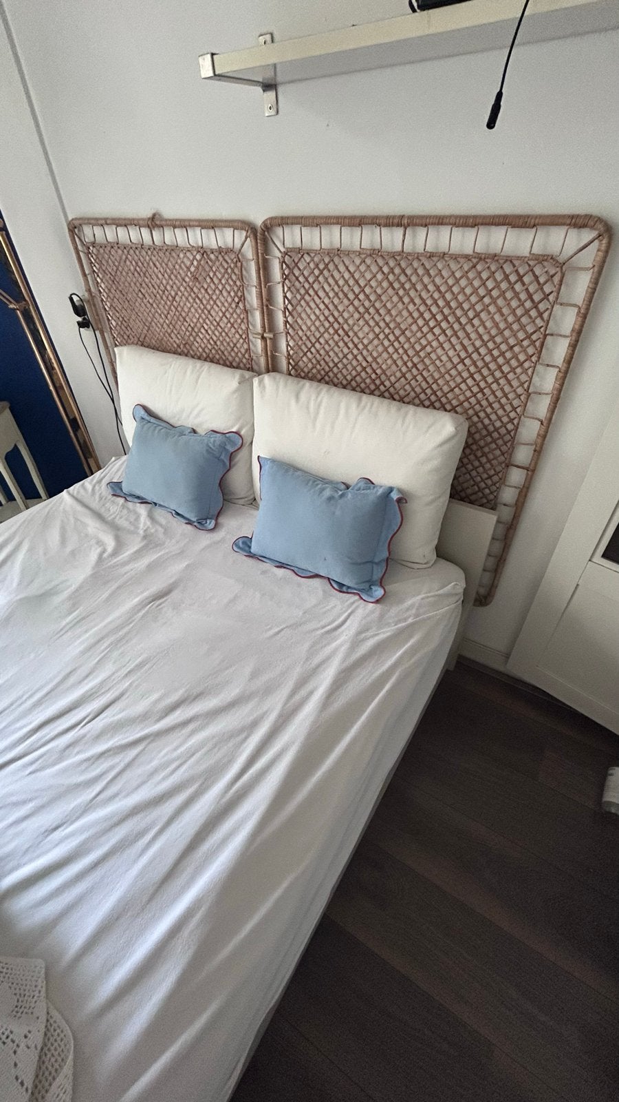 IKEA Bed en Matras 140x200 cm - in perfecte staat, Wit, Tweepersoons, Zo goed als nieuw, 200 cm