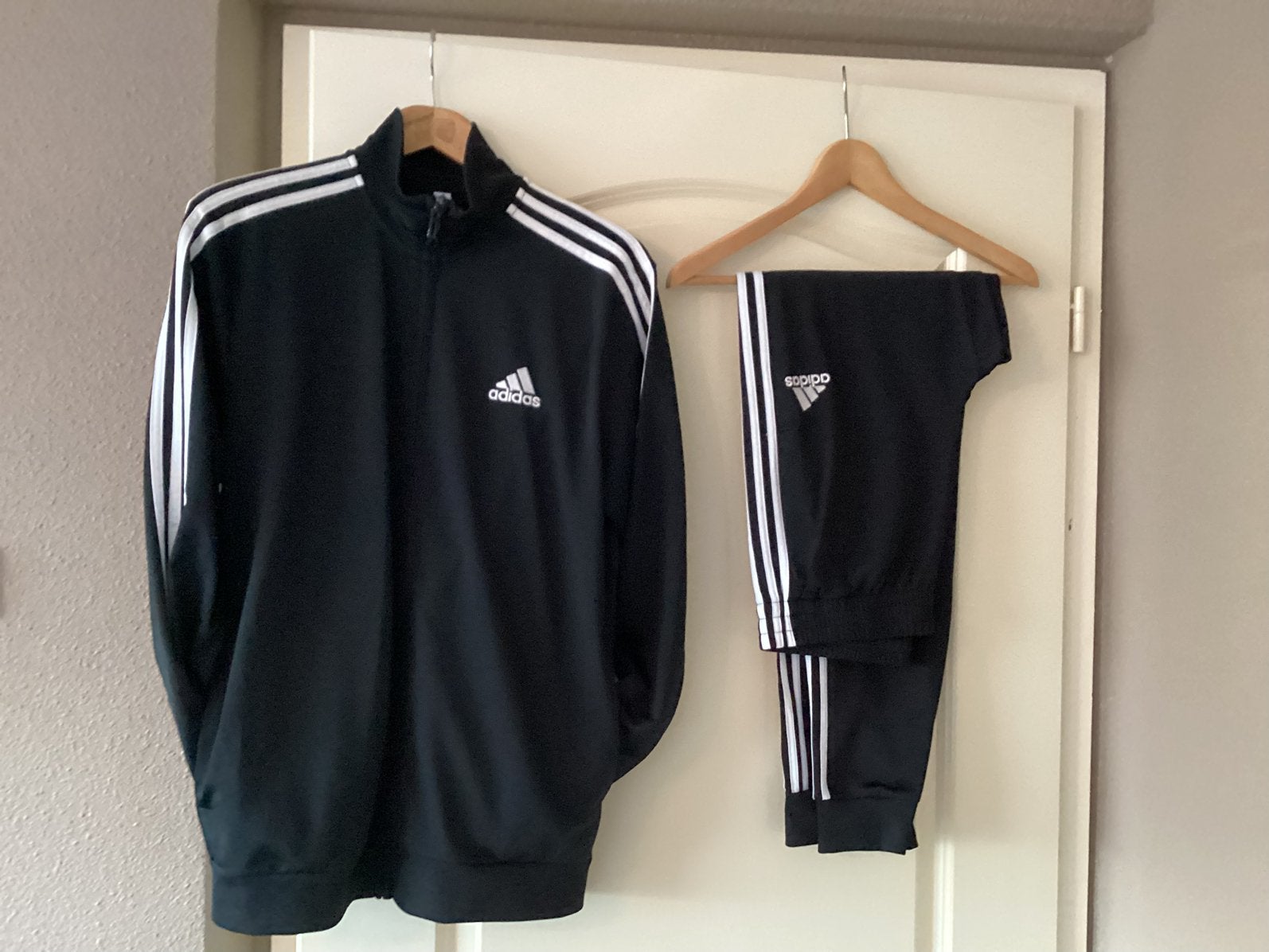 Prachtig trainingspak Adidas maat M te koop., Ophalen of Verzenden, Zo goed als nieuw, Blauw, Algemeen