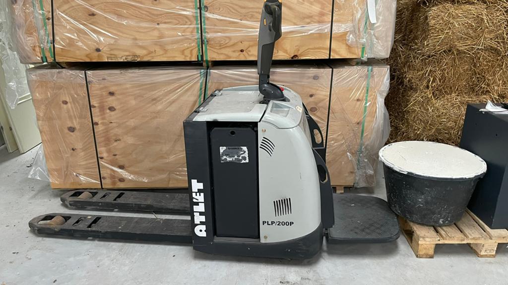 Elektrische pompwagen / palletwagen met sta plateau, Ophalen, Gebruikt